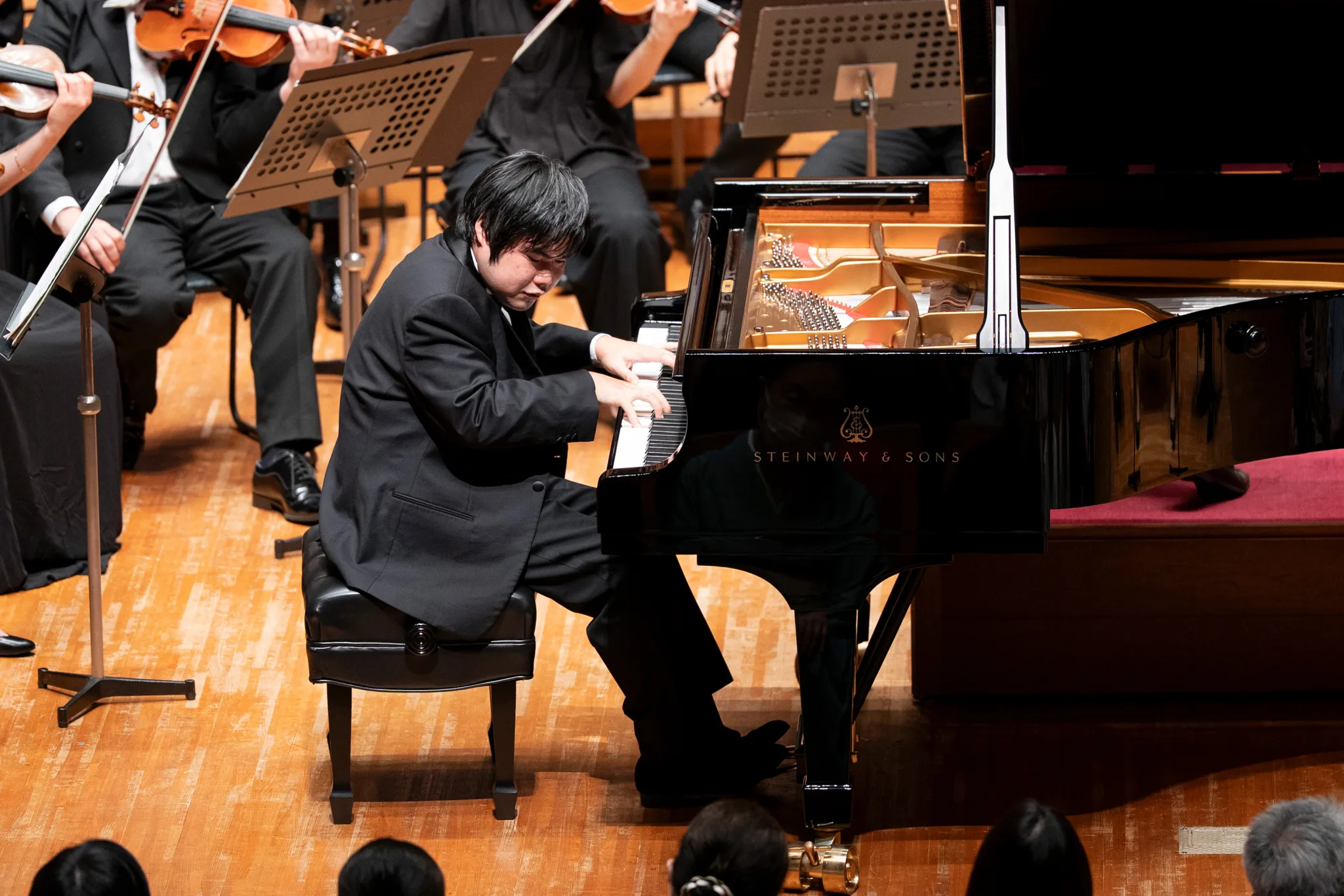 ラフマニノフのピアノ協奏曲第2番で独奏を務めた辻󠄀井伸行は、演奏に力強さがあった
