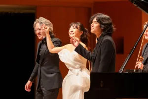 カメラータ・ザルツブルクとともに充実のモーツァルトを聴かせた3人が、拍手喝采に応えた