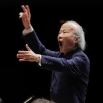 音楽監督・尾高忠明が登場。大阪フィルの記念すべき第600回定期演奏会で、ブラームスの「ドイツ・レクイエム」を披露した　（C）飯島隆