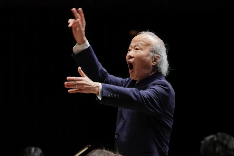 音楽監督・尾高忠明が登場。大阪フィルの記念すべき第600回定期演奏会で、ブラームスの「ドイツ・レクイエム」を披露した　（C）飯島隆