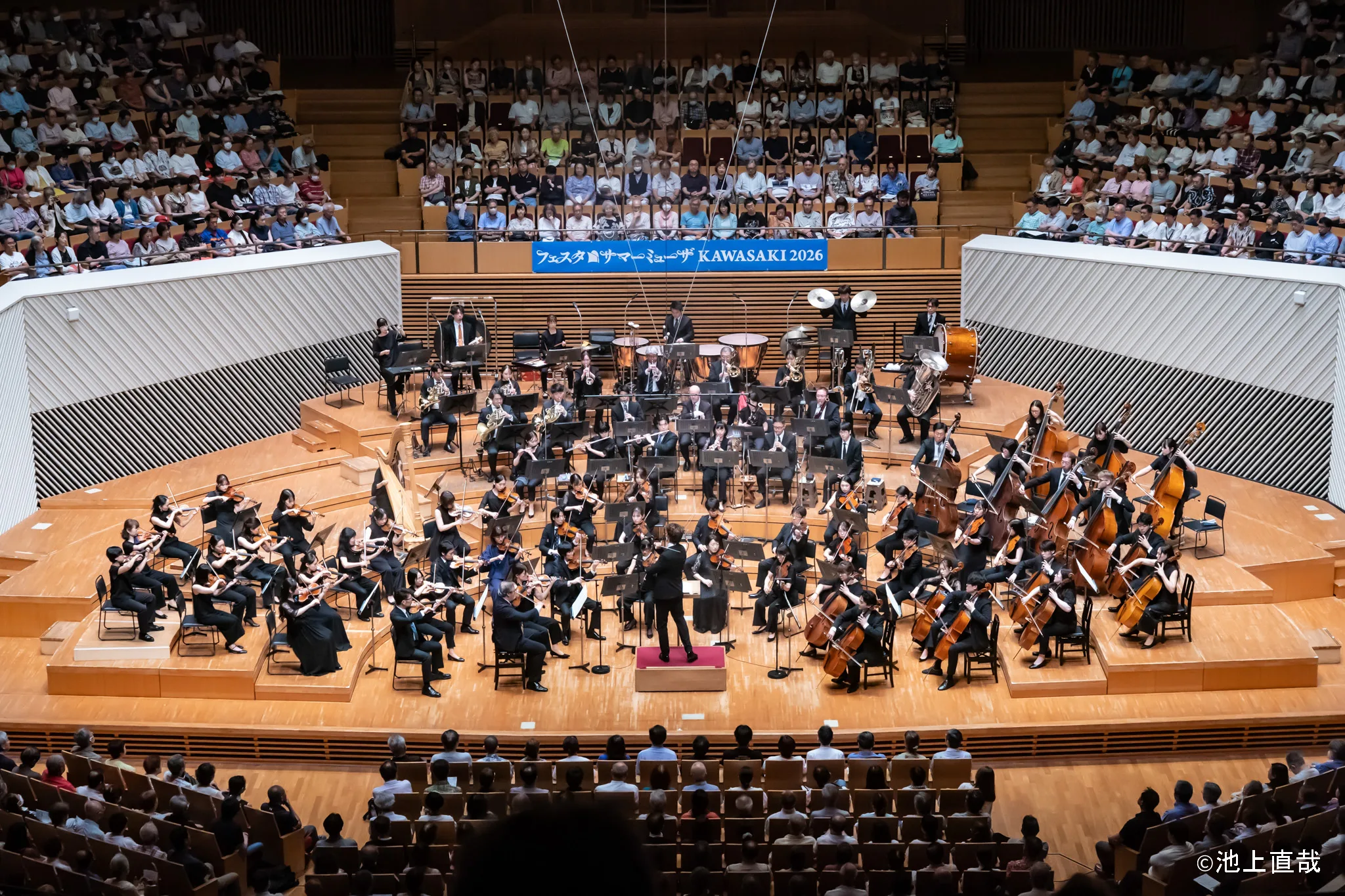 ヴィオッティは、勢いにまかせず各曲の美質を細やかに引き出した