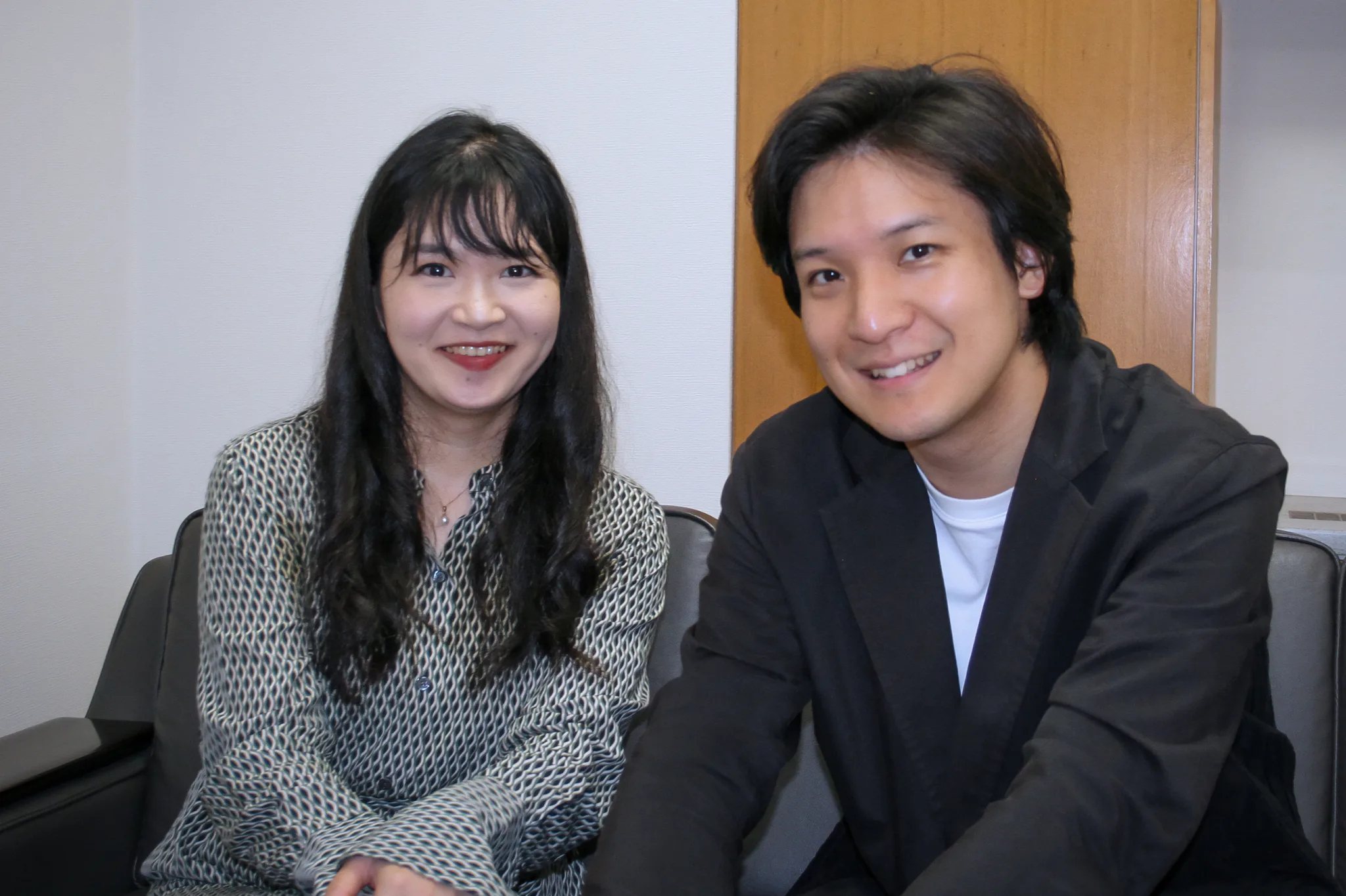 8月3日、東京オペラシティで「名曲コンサート」を開催するヴァイオリニストの成田達輝（右）と夫人でピアニストの萩原麻未