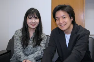 8月3日、東京オペラシティで「名曲コンサート」を開催するヴァイオリニストの成田達輝(右)と夫人でピアニストの萩原麻未