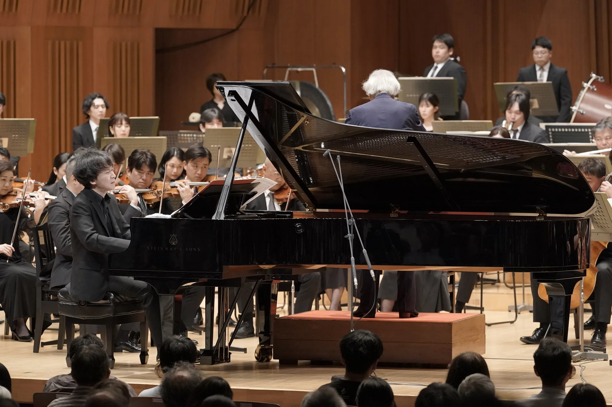 松村禎三のピアノ協奏曲第2番では、ピアノの北村朋幹が好演　写真提供／東京都交響楽団　©RikimaruHotta