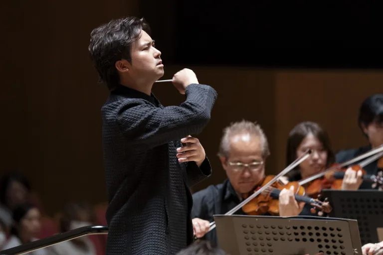 三浦文彰＆ARKフィルハーモニックの8月の国内ツアーが、横浜みなとみらいホールで始まった