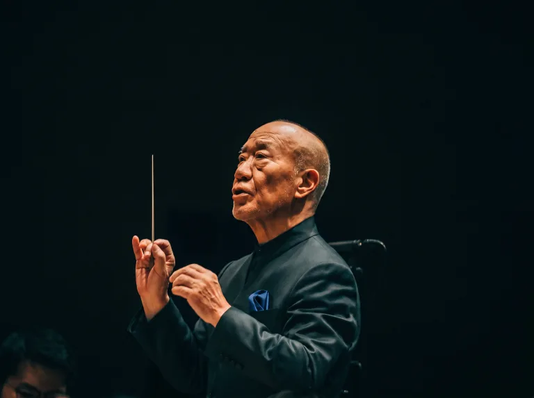 久石譲が指揮台に立ち、フィリップ・グラスの作品と日本初演となる自身の新作を披露した
