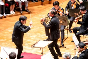 下野竜也指揮・NHK交響楽団が、ホルンをフィーチャーしたプログラムを披露した