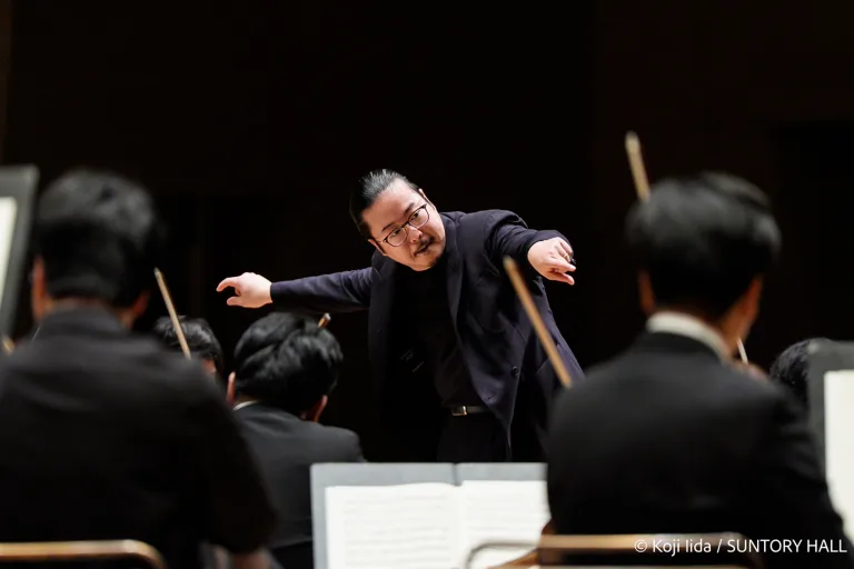 反田恭平率いるジャパン・ナショナル・オーケストラ夏ツアー2026の5公演目が、サントリーホールで開催された　撮影：飯田耕治　提供：サントリーホール