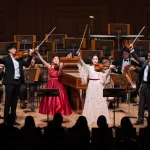 レイ・チェンとオーディションのファイナリストが競演。写真左からウィンストン・ウー、小椋かのん、ガブリエル・チャン（C）K.Miura