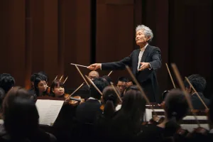 小泉和裕の指揮で、シューベルトの交響曲第5番、リストの「ダンテの“神曲”による交響曲」が演奏された